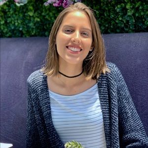 Meet your Posher, Júlia